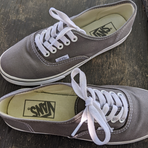 Vans - Picture 2 of 6